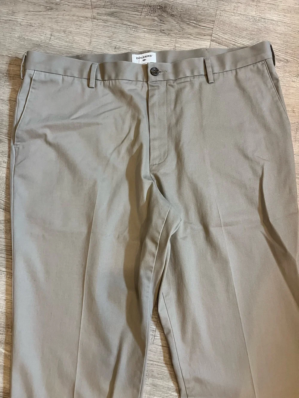 Men's Dockers Dress Chino Pants in Light Khaki 42 x 30